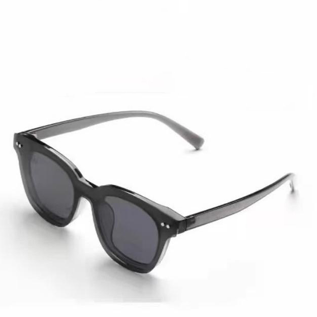 mga lalaki nga clip-on sunglasses