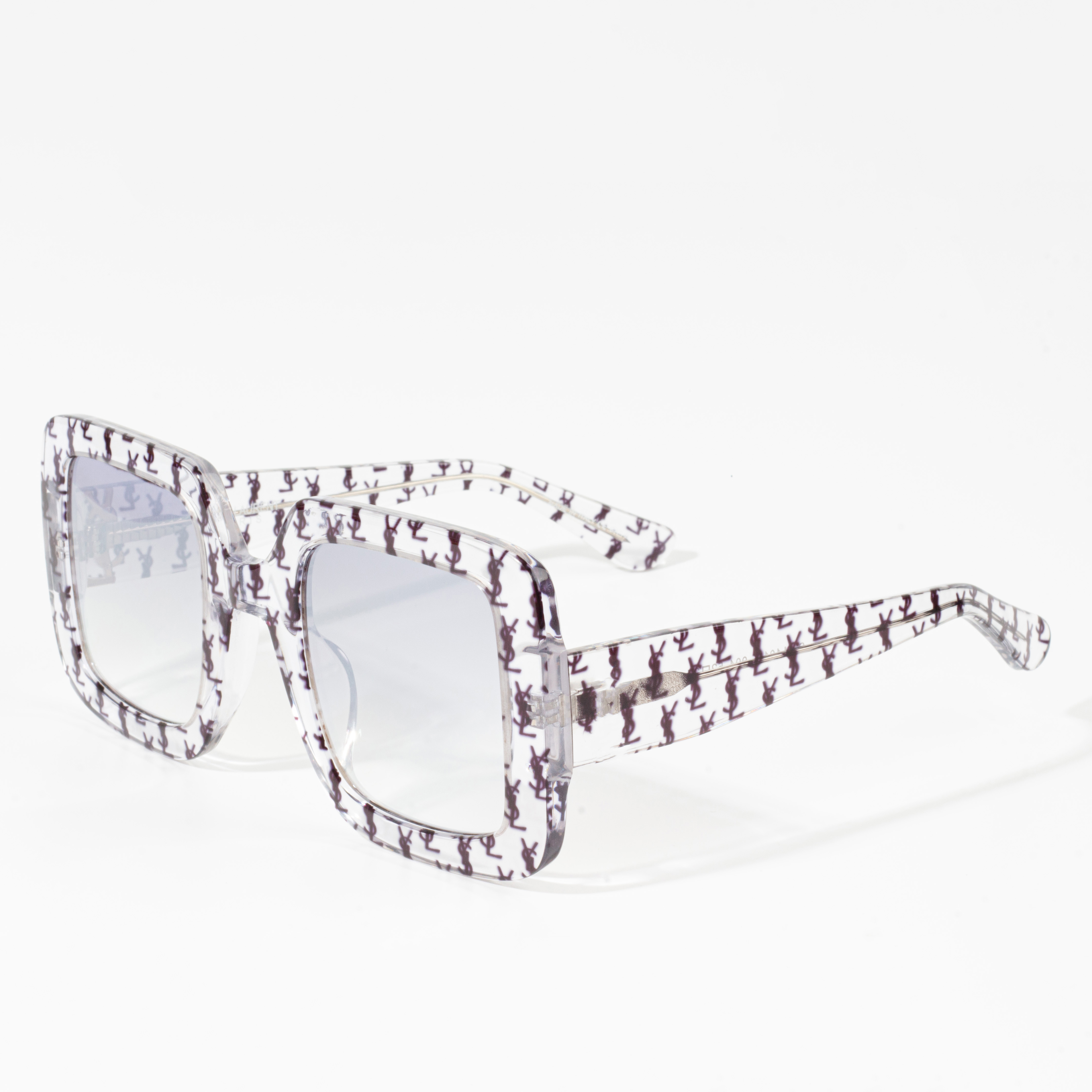Las últimas gafas de sol de moda para mujer.