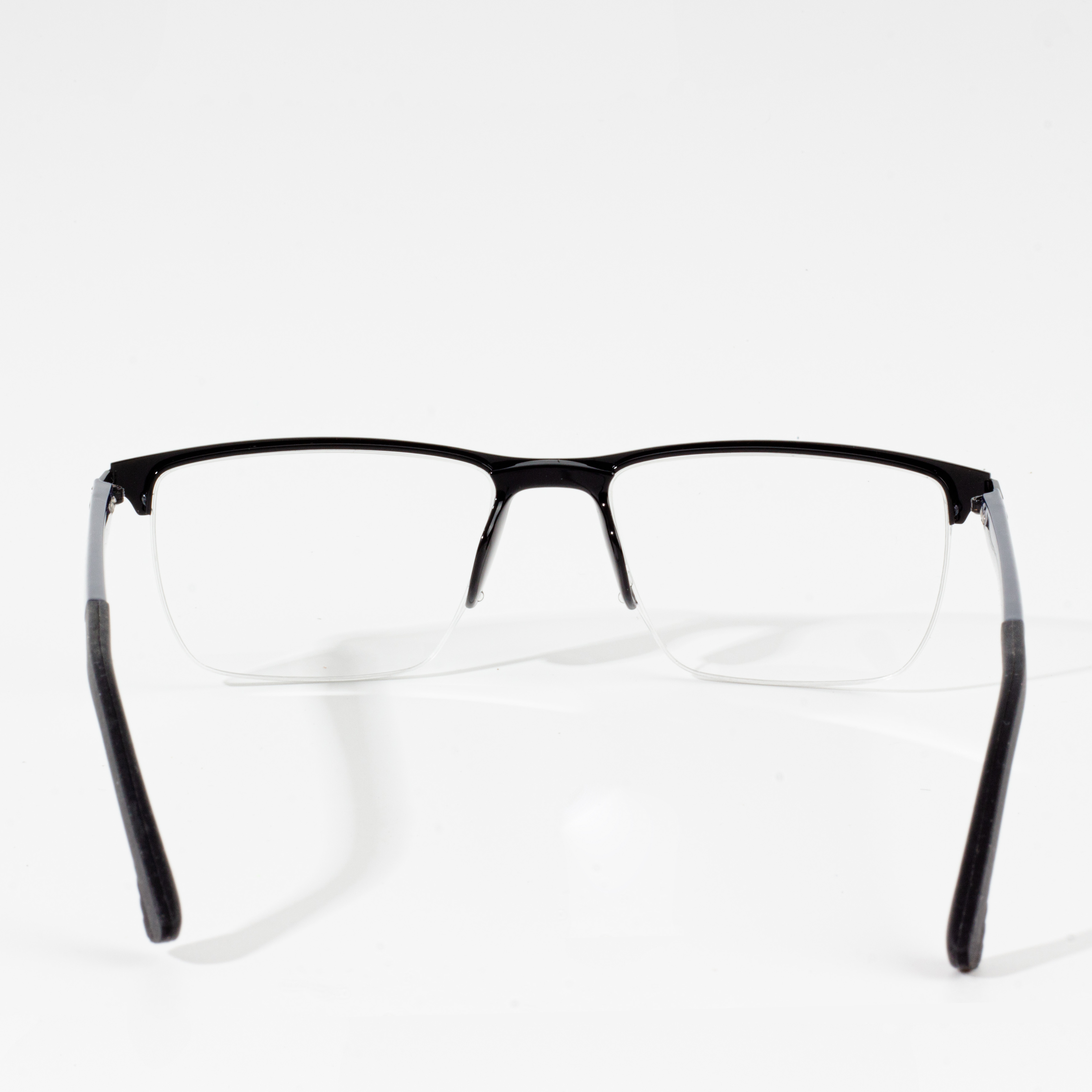 Kovový štvorcový rám okuliarov