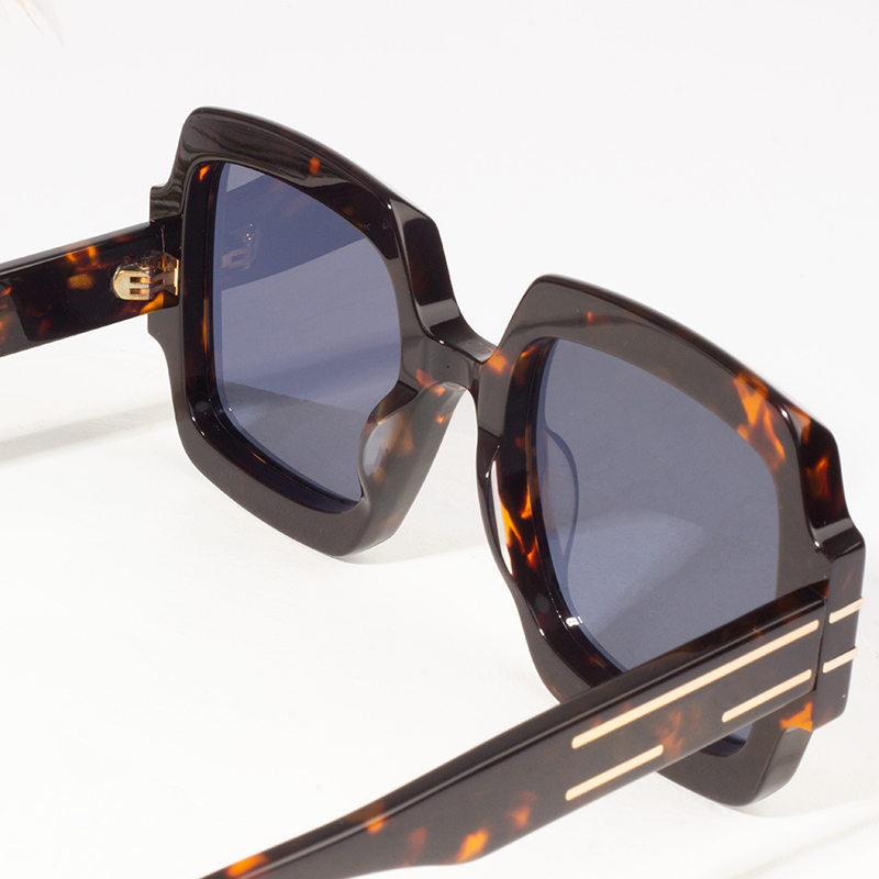 mohiti oakley wahine