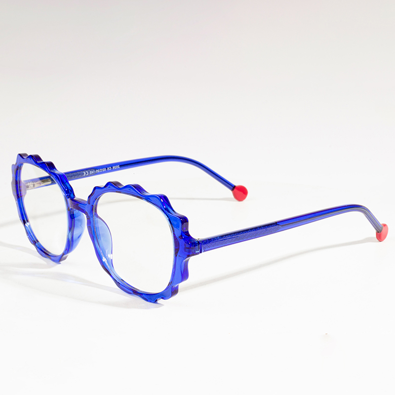 kadınlar için tasarımcı gözlük çerçeveleri