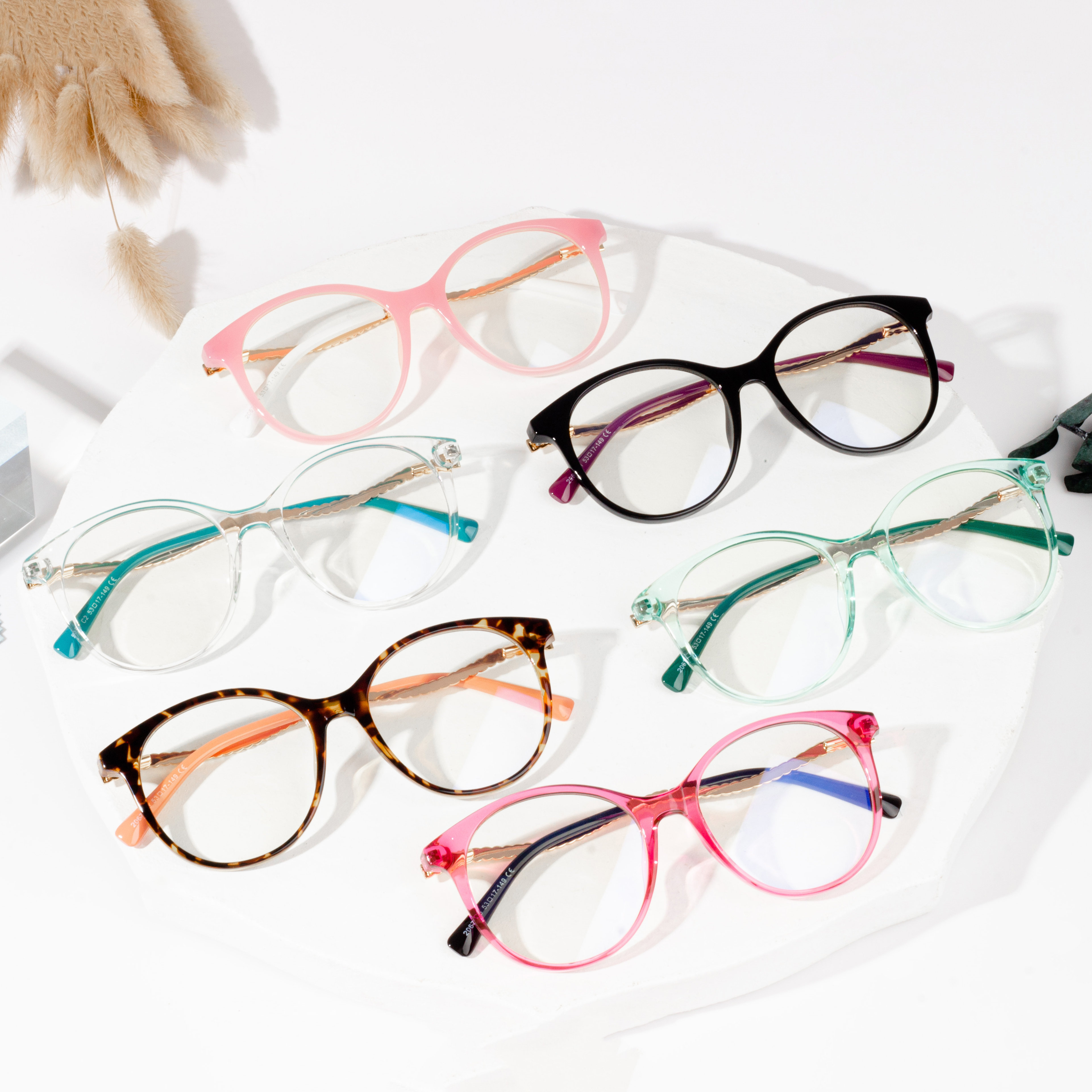 kekere obinrin eyeglass awọn fireemu